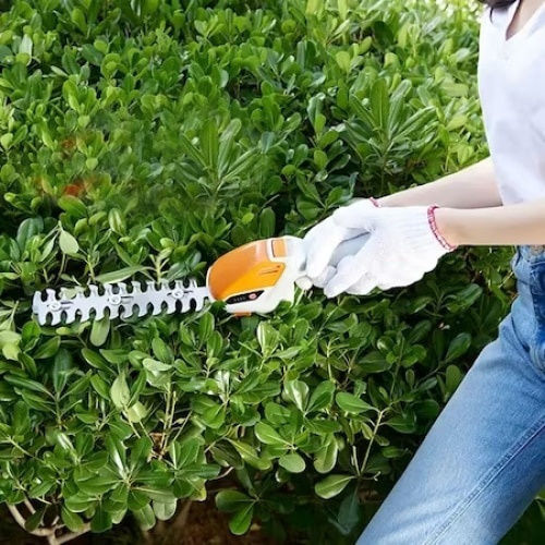 Elektrisches Gartengerät Doppelter Schneidefunktion Rasen und Sträucher Zwei Scheren Inklusive Verstellbarer Höhengriff Grau Orange