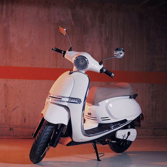 Emoov JS2A Scooter Electric Putere 5000W cu Viteză Maximă 85km/h Autonomie 100km Alb Culoare