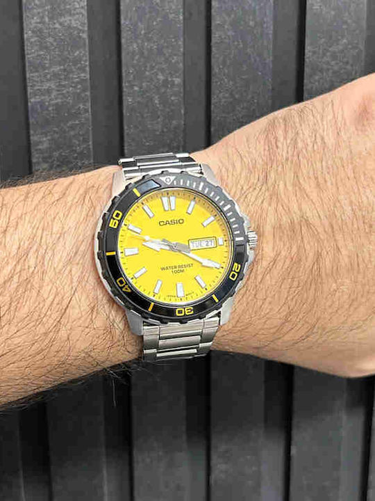 Casio Collection Men's Watch 45mm Battery with Silver Metal Bracelet
