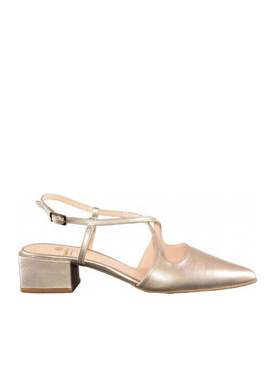Pumps mit flachem Absatz Beige