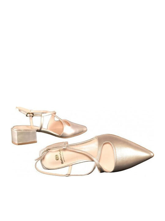 Pumps mit flachem Absatz Beige
