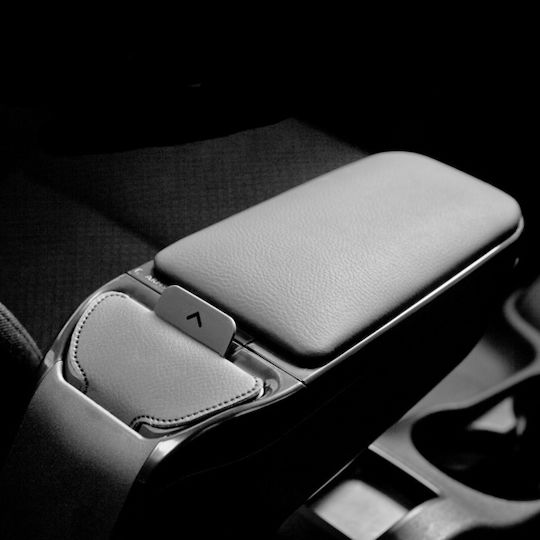 Rati Armster Car Leather Armrest for Volkswagen Polo Black