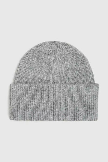 Beanie Beanie Knitted in Gray color