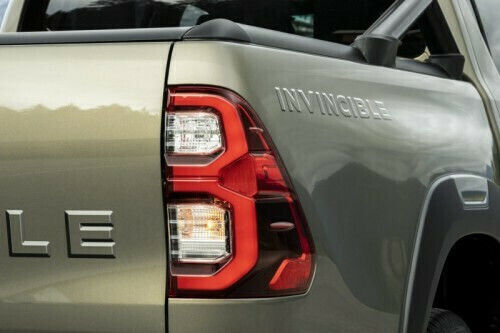 Toyota Γνήσιο Αυτοκόλλητο Πλαϊνών Καρότσας Hilux Invincible 2 Τεμάχια Δεξιά-αριστερά