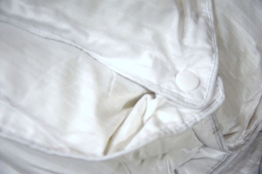 4 Seasons Quilt 2 Pieces Satin Stripe Buttons 160x240 Single 200 Gsm
