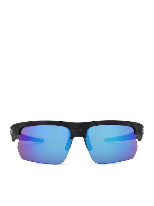 Oakley Prizm Sapphire Мъжки Слънчеви Очила с Черна Пластмасова Рамка и Сини Поляризирани Огледални Стъкла OO9400-05