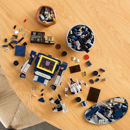 LEGO Icons Transformers: Soundwave За 18+ Години 1505 Бройки