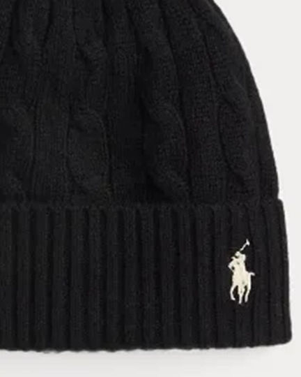Beanie Beanie Knitted in Black color