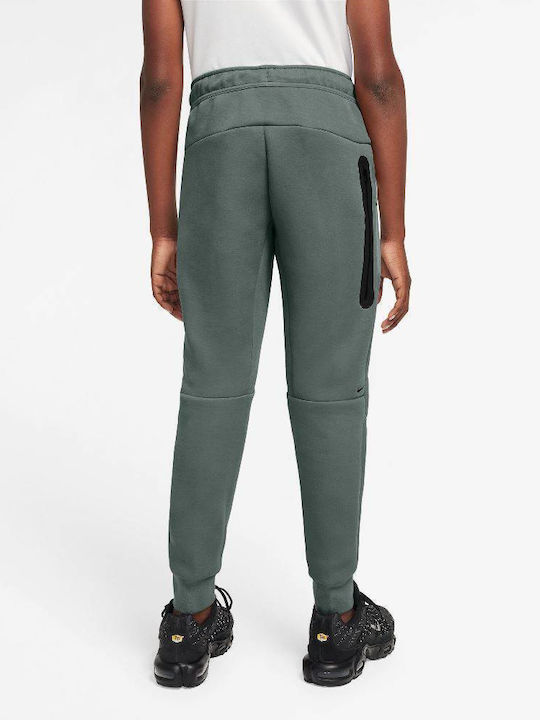Nike Sportswear Clay Green
