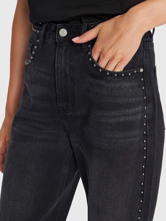8921656-BLACK