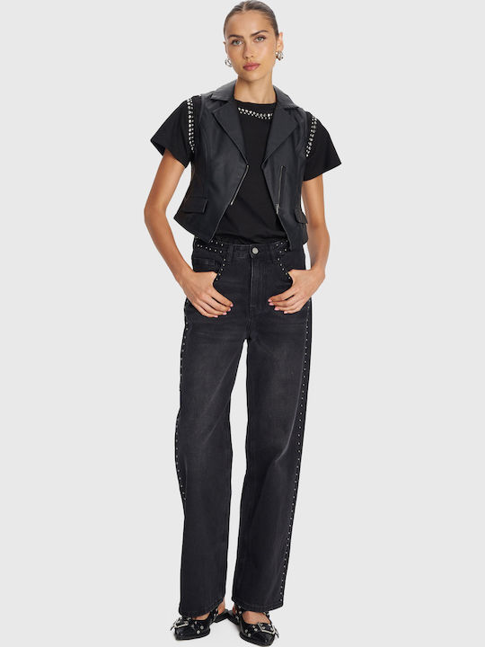 8921656-BLACK