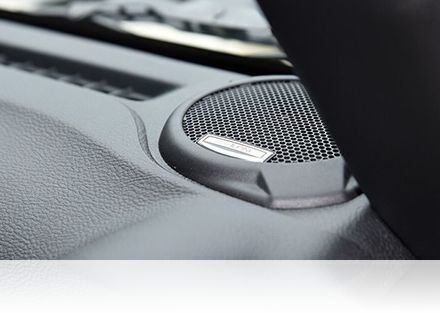 Dynavin Auto-Audiosystem für Jeep Wrangler 2007-2017 (Bluetooth/USB/AUX/WiFi/GPS/Apple-Carplay/Android-Auto) mit Touchscreen 10"