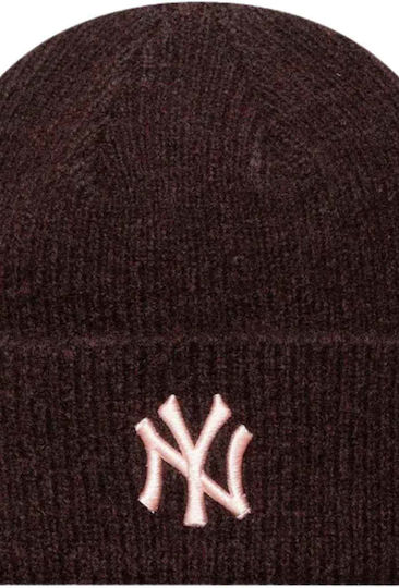 Cuff Cuff Beanie Beanie Knitted in Burgundy color