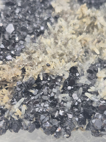Mostră Brută De Galenit Pirită Vârfuri De Cuarț – Pietre Naturale