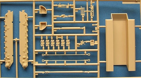 Revell PzKpfw V "Panther" Ausf.G Modeling Figure Tank 124 Pieces in Scale 1:72 12.2cm.