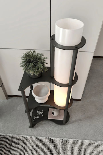 Dekorative Stehlampe mit Regalen