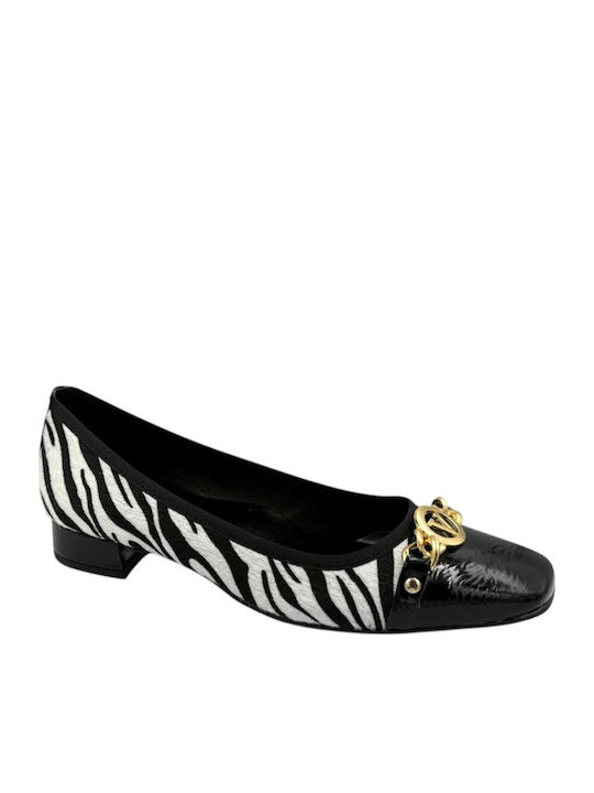 Pointed Toe Heels Made of Patent Leather with Low Heel White