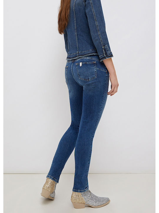 Damenjeans in Enger Passform