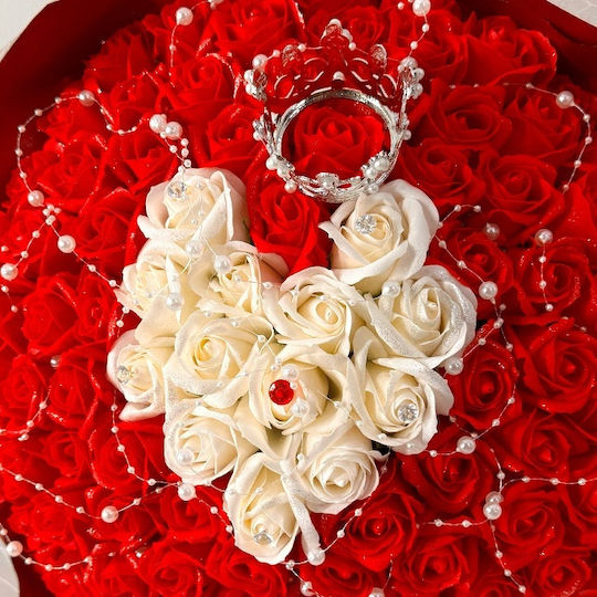 Buchet Regal Roșu 101 Trandafiri Săpun Accesorii Decorative 40 Cm
