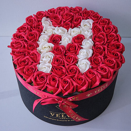 Aranjament Floral Etern Personalizat Litera M În Cutie Rotundă Neagră 55 Trandafiri Săpun Aranjament Floral Etern Personalizat Litera M În Cutie Rotundă Neagră 55 Trandafiri Săpun