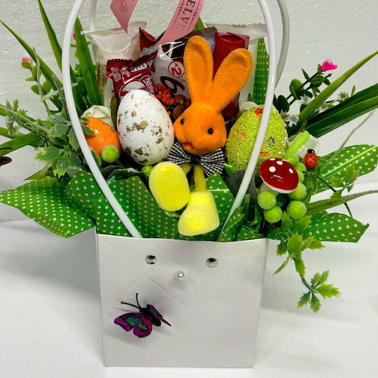 Coș Cadou Paște Iepuraș Decorațiune 3 Ouă Decorative Trandafiri Handmade Plante Verzi Praline Mon Chery 52.5g Kinder Bueno 43g Praline Raffaello 80g Kit Kat 40g