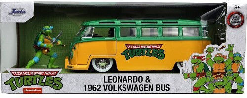 Jada Toys Teenage Mutant Ninja Turtles Batman 1962 VW Bus mit Leonardo VW Bus mit Leonardo Replik Fahrzeug Länge 7cm im Maßstab 1:24 2 Stück