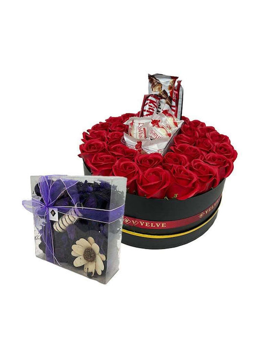 Aranjament Floral În Cutie Rotundă 27 Trandafiri Săpun Flori Raffaello Praline 40g Kinder Bueno 43g Baton Kitkat 80g Flori Uscate Parfumate Roșii