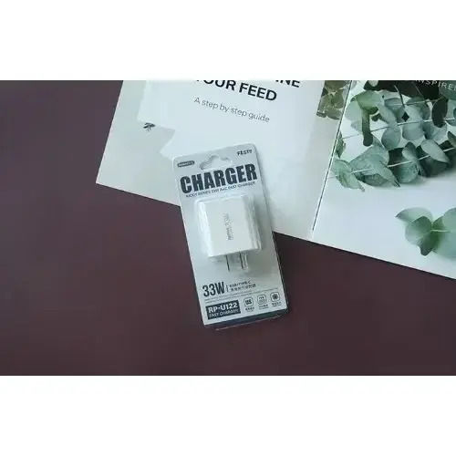 Remax Φορτιστής Χωρίς Καλώδιο GaN με Θύρα USB-A και Θύρα USB-C 33W Power Delivery Λευκός (RP-U122)