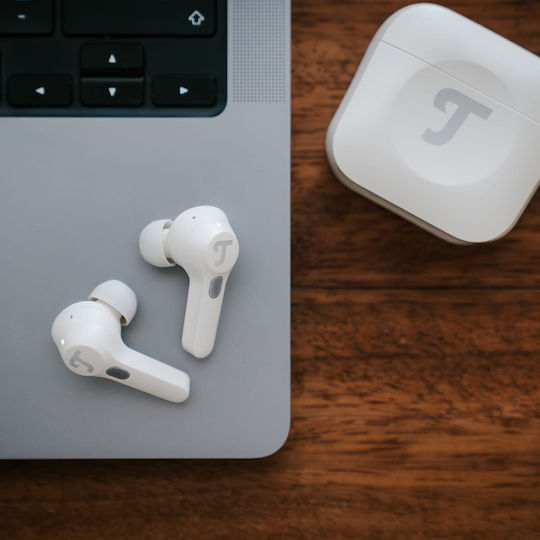 Teufel Airy TWS Pro In-ear Bluetooth Handsfree Ακουστικά με Αντοχή στον Ιδρώτα και Θήκη Φόρτισης Λευκά