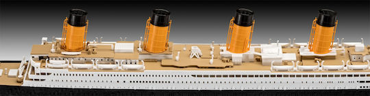 Revell Model Kit Modeling Figure in Scale 1:600 60x60cm.