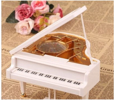 Decorative Musical Instrument Plastic Wind-Up Piano Ballerina Dancing 16x14.5x9cm