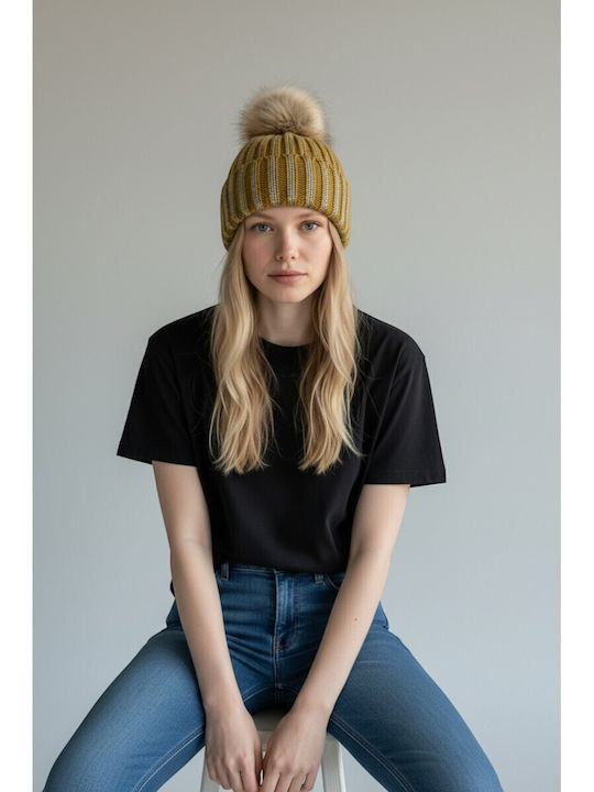 Pom Pom Beanie Beanie Knitted in Yellow color