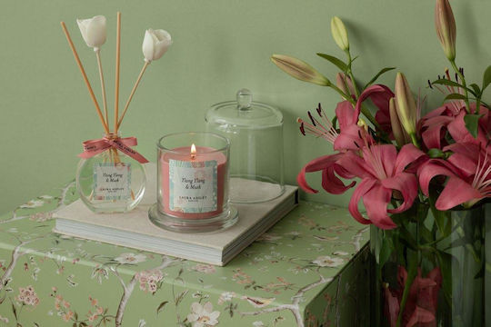 Laura Ashley Ароматична Соева Свещ в Буркан Иланг-иланг и Мускус Laura Ashley Ароматична Соева Свещ в Буркан Иланг-иланг и Мускус