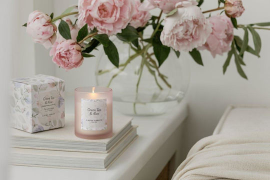 Laura Ashley Ароматична Свещ от Соя в Буркан Зелен Чай и Алое и Мускус Laura Ashley Ароматична Свещ от Соя в Буркан Зелен Чай и Алое и Мускус