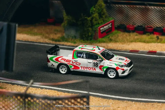 Модел Автомобил Toyota Hilux №18 1:64 Tarmac Works