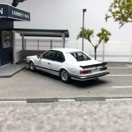 Macheta Auto BMW E24 635 Csi Alb Maßstab 1:64 Street Weapon