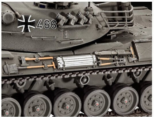 Revell Φιγούρα Μοντελισμού Τανκ σε Κλίμακα 1:35 με Κόλλα και Χρώματα 38.4x36.5x6.5εκ.