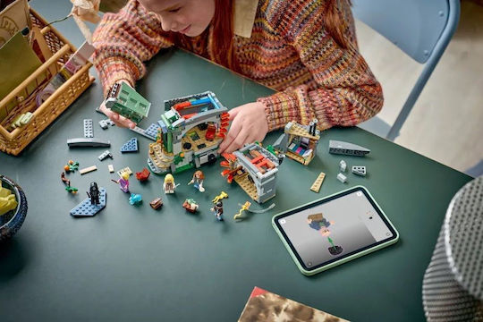 LEGO Harry Potter Luna Lovegood's House for 10+ Years 764 Pieces