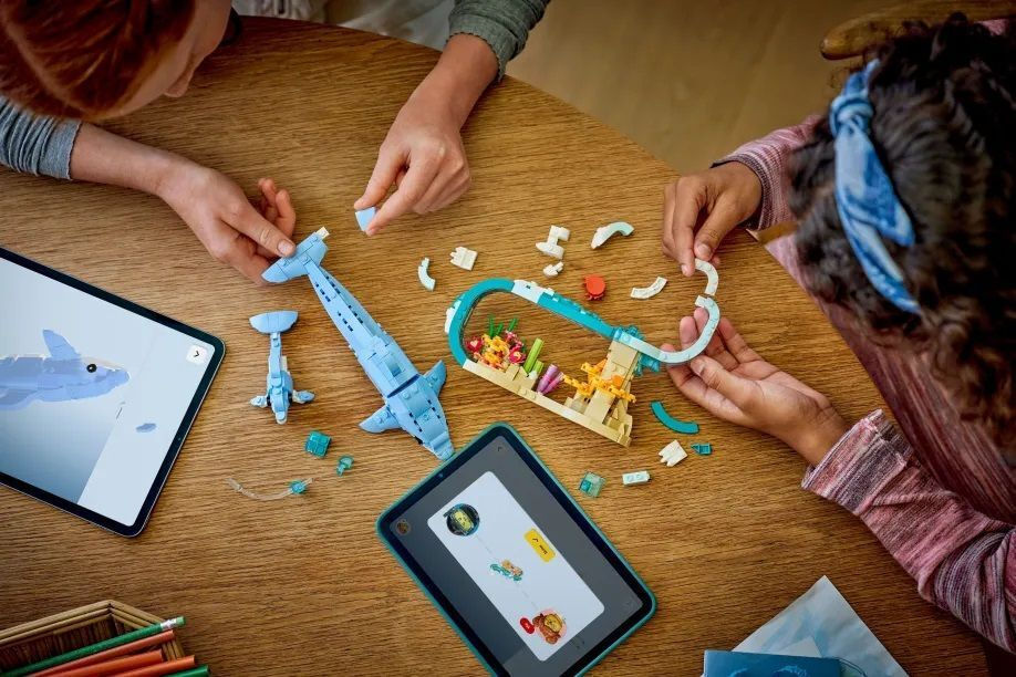 LEGO Creator 3 în 1 Animale Marine Delfini Frumoși pentru 9+ Ani