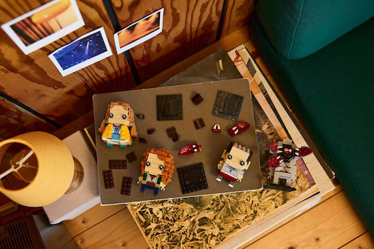 LEGO Brick Headz "Stranger Things" Eleven, Max, Demogorgon & Holly Figures pentru 10+ ani Ani 584buc