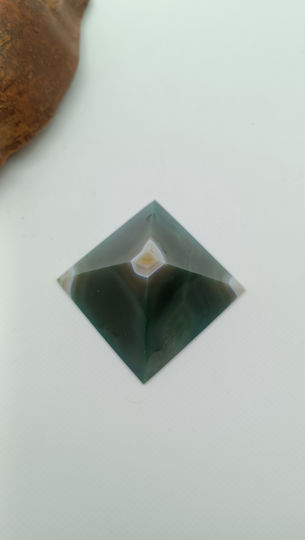 Grüne Achat Tischdekoration Pyramide – 124gr