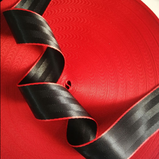 Tuning Sicherheitsgurtband Schwarz-Rot Farbe Breite 46 mm Preis pro laufendem Meter