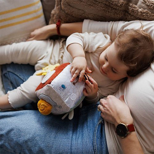 Babyono Baby Aktivitätsspielzeug Würfel Nature aus Stoff mit Sounds für Neugeborene