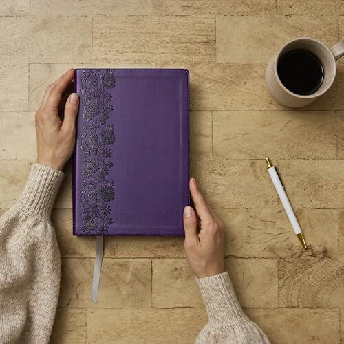 Nkjv Giant Print End-of-verse Reference Bible, Purple Leathersoft, Red Letter, Comfort Print: Holy Bible