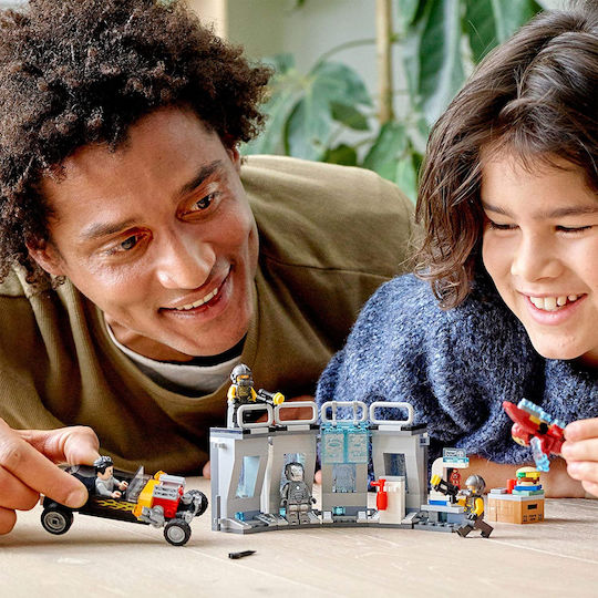 LEGO Super Heroes Iron Man Armory pentru 7+ Ani