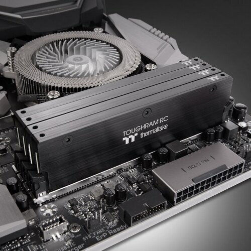 Thermaltake Toughram RC 16GB DDR4 RAM cu 2 module (2x8GB) și Viteză 4400 pentru Desktop