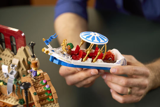 LEGO Ideas Willy Wonka & the Chocolate Factory За 18+ Години 2025 Бройки