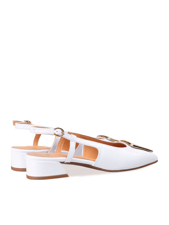 Weiße Pumps
