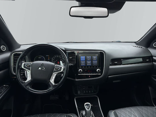 Mitsubishi Motors Outlander 2.4 PHEV Instyle Navi Plus Auto 4WD PHEV (Plug In) '20