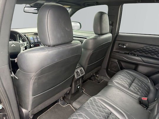 Mitsubishi Motors Outlander 2.4 PHEV Instyle Navi Plus Auto 4WD PHEV (Plug In) '20
